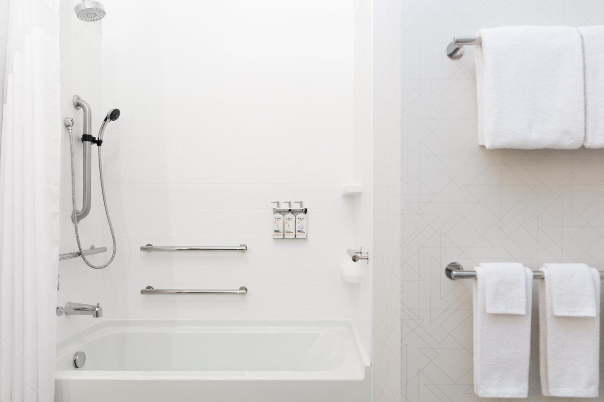 Holiday Inn Express Vancouver North By Ihg Extérieur photo