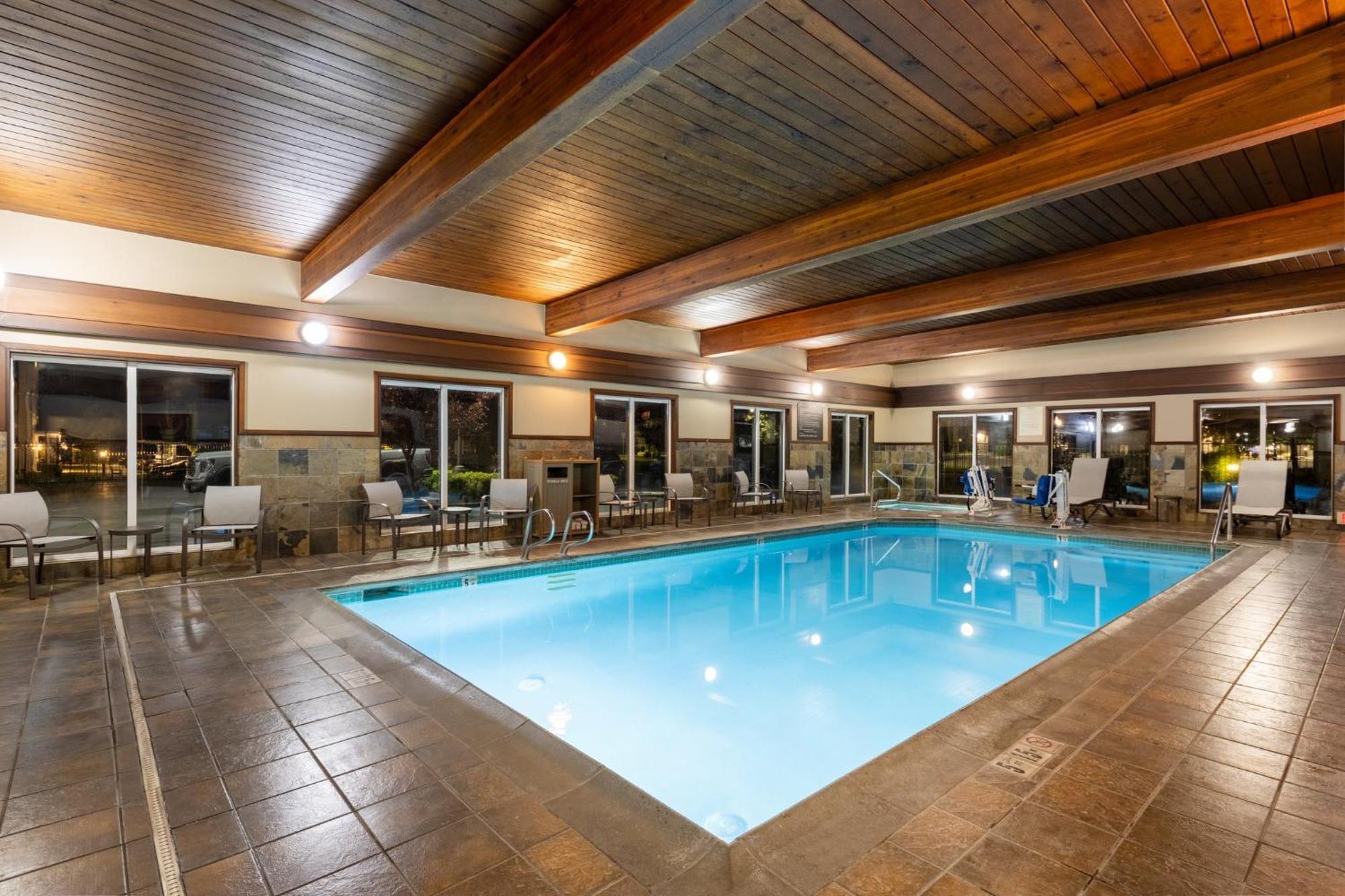 Holiday Inn Express Vancouver North By Ihg Extérieur photo