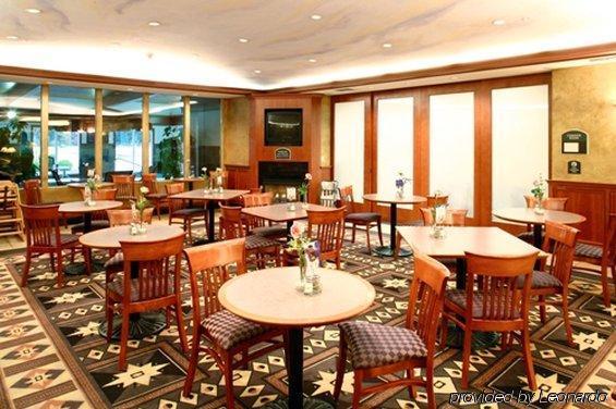 Holiday Inn Express Vancouver North By Ihg Restaurant photo